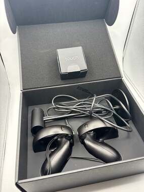 Oculus Rift CV1 Touch Controllers and Tracking Sensor Set